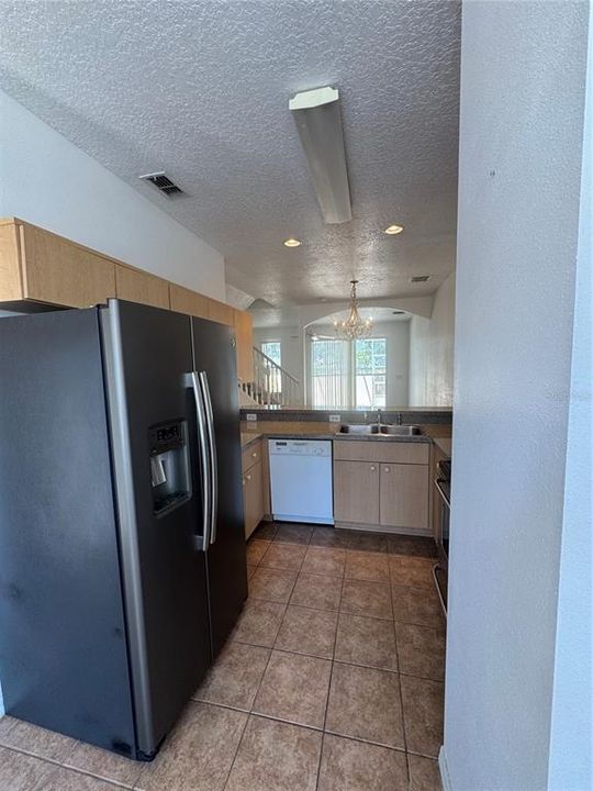 Active With Contract: $1,800 (3 beds, 2 baths, 1468 Square Feet)