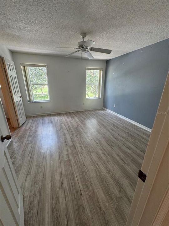 Active With Contract: $1,800 (3 beds, 2 baths, 1468 Square Feet)