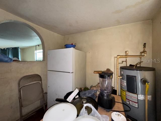 For Sale: $125,000 (3 beds, 1 baths, 1704 Square Feet)