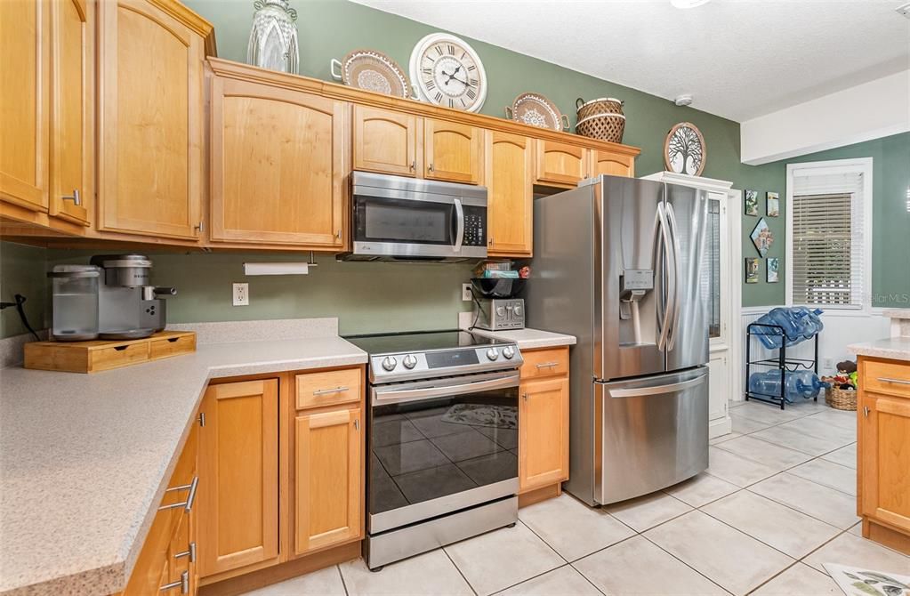 For Sale: $437,000 (3 beds, 2 baths, 1973 Square Feet)