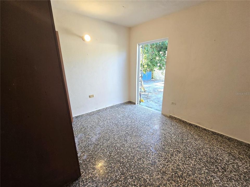 Activo con contrato: $115,000 (3 camas, 2 baños, 875 Pies cuadrados)