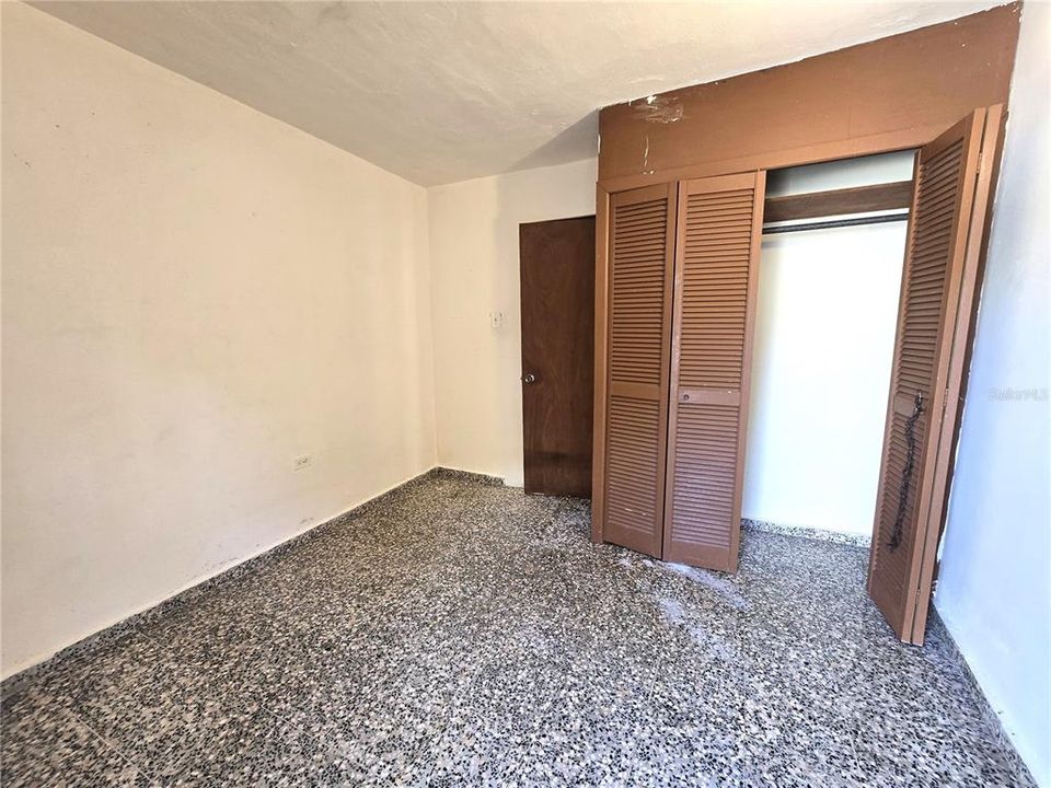 Activo con contrato: $115,000 (3 camas, 2 baños, 875 Pies cuadrados)