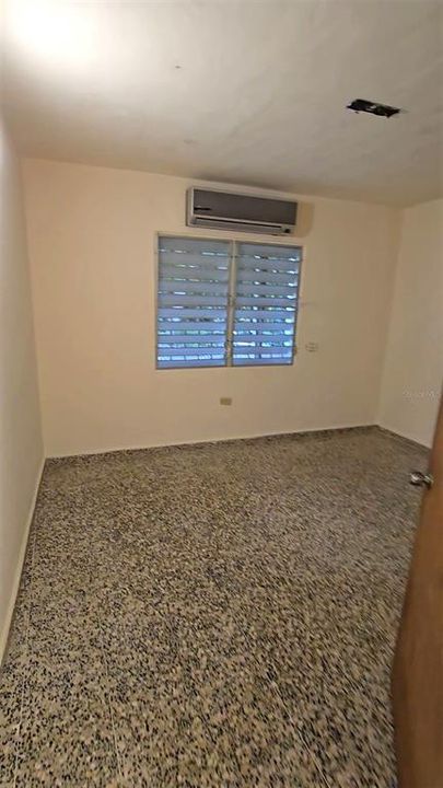 Activo con contrato: $115,000 (3 camas, 2 baños, 875 Pies cuadrados)