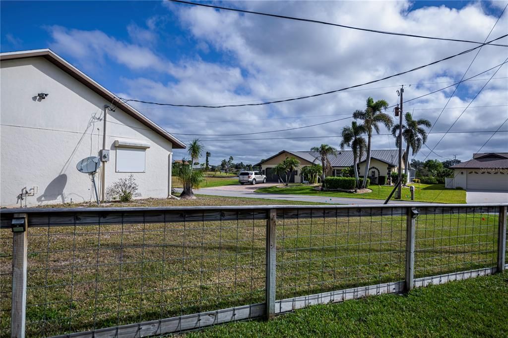 For Sale: $355,000 (3 beds, 2 baths, 1761 Square Feet)