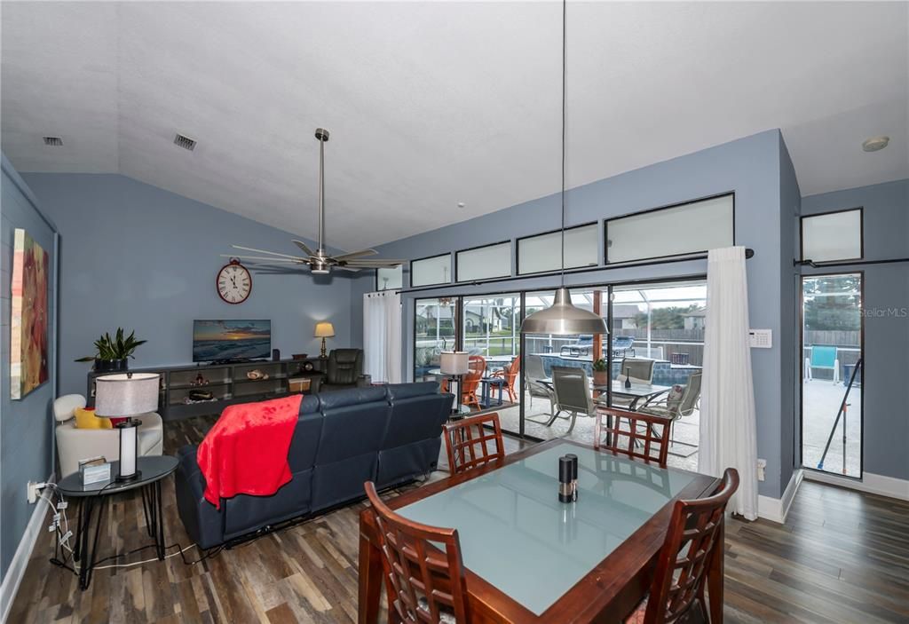 For Sale: $355,000 (3 beds, 2 baths, 1761 Square Feet)