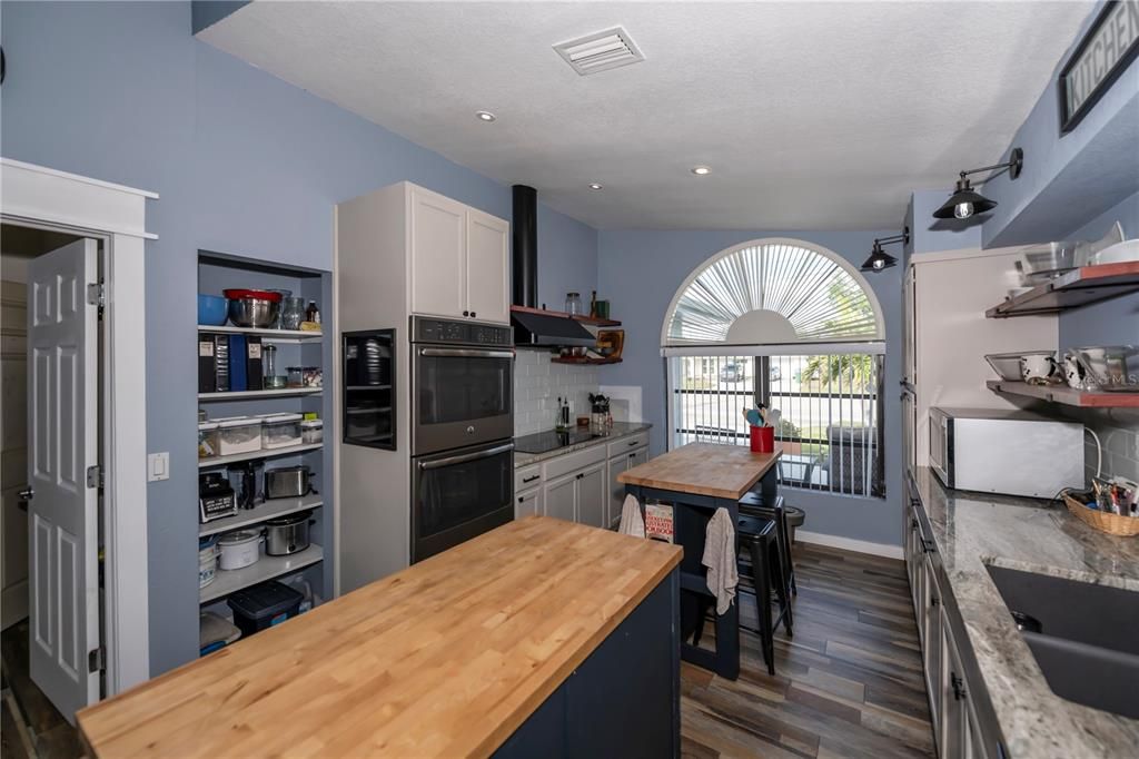 For Sale: $355,000 (3 beds, 2 baths, 1761 Square Feet)