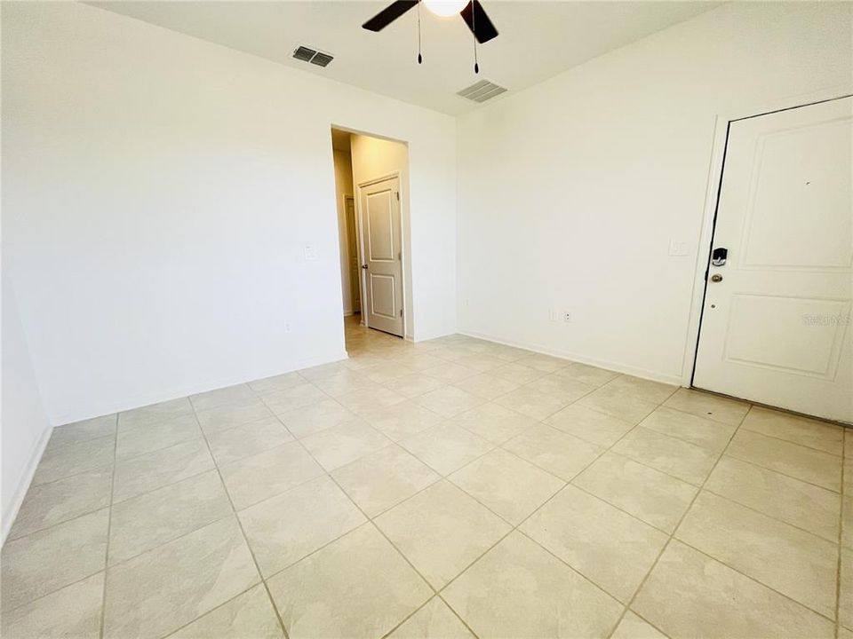 For Rent: $1,195 (1 beds, 1 baths, 425 Square Feet)