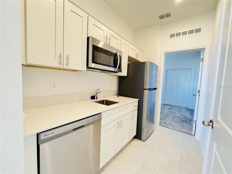 For Rent: $1,195 (1 beds, 1 baths, 425 Square Feet)