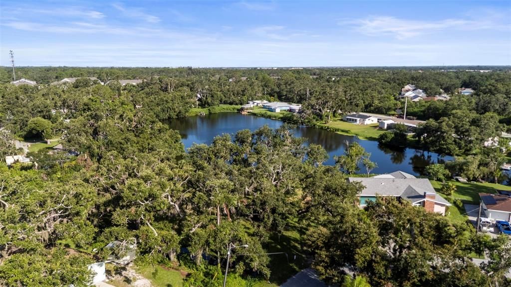 Activo con contrato: $180,000 (0.27 acres)
