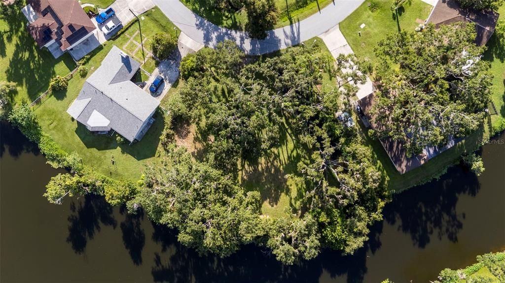 Activo con contrato: $180,000 (0.27 acres)