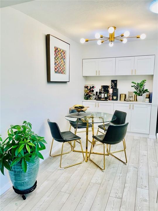 Dining Area in Family Room with Dry Bar