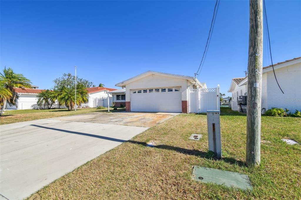 For Sale: $788,000 (3 beds, 2 baths, 1697 Square Feet)