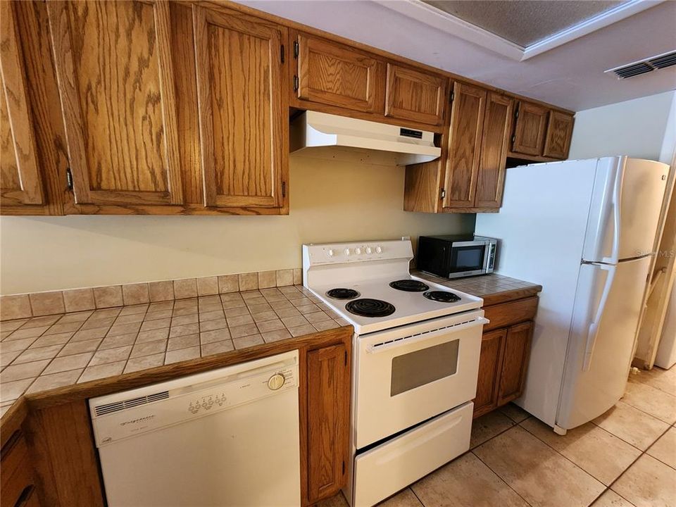 For Rent: $1,425 (2 beds, 1 baths, 1040 Square Feet)