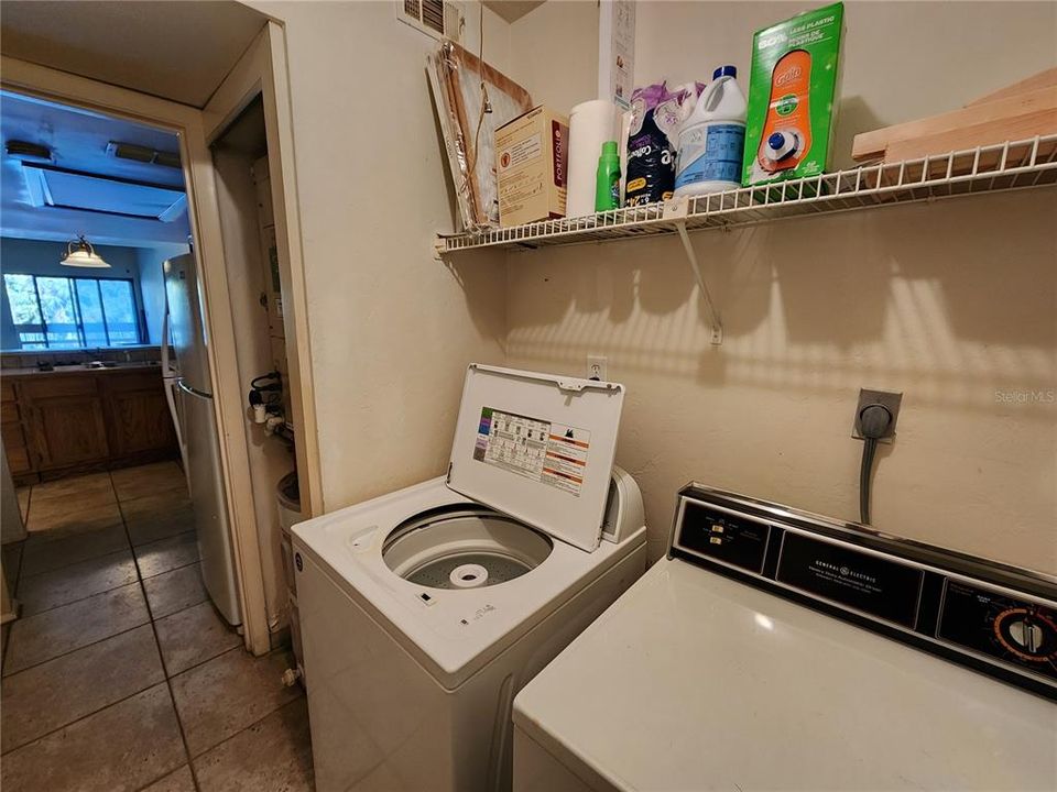 For Rent: $1,425 (2 beds, 1 baths, 1040 Square Feet)