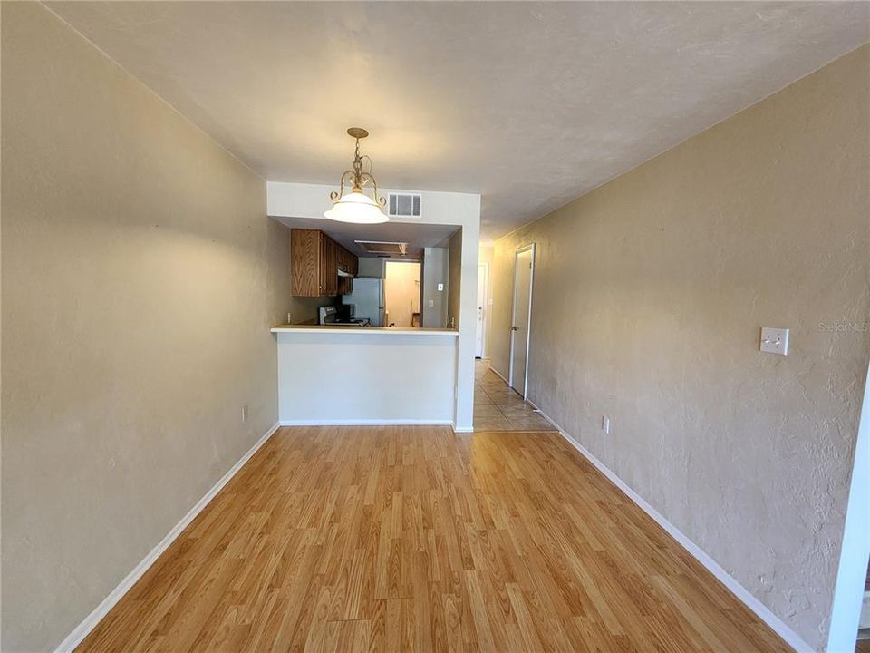 For Rent: $1,425 (2 beds, 1 baths, 1040 Square Feet)