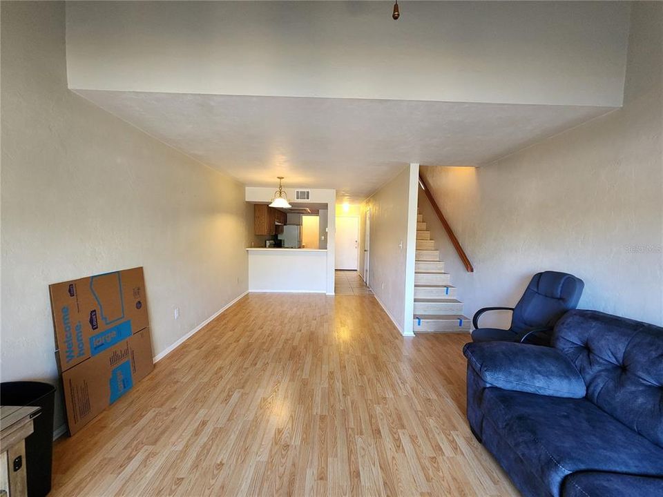 For Rent: $1,425 (2 beds, 1 baths, 1040 Square Feet)