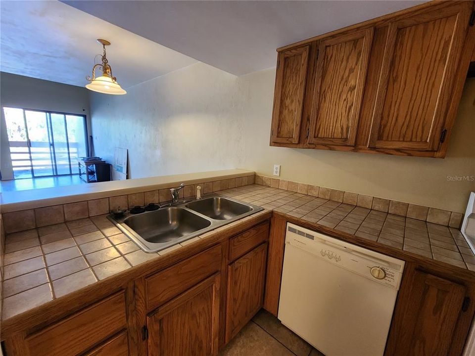 For Rent: $1,425 (2 beds, 1 baths, 1040 Square Feet)