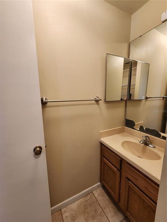 For Rent: $1,425 (2 beds, 1 baths, 1040 Square Feet)