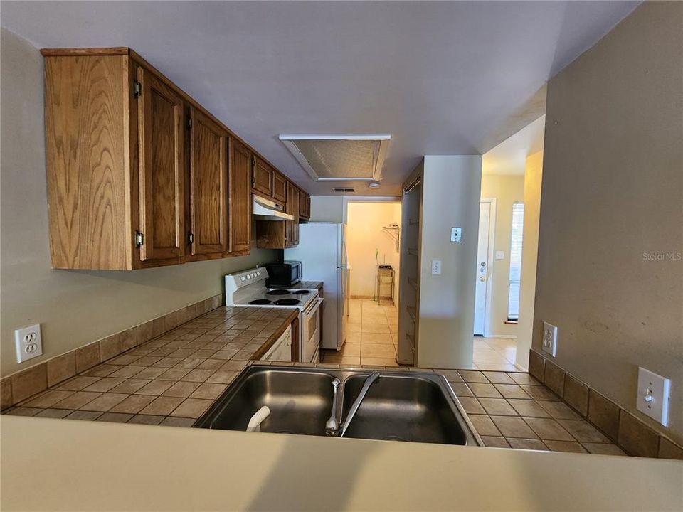 For Rent: $1,425 (2 beds, 1 baths, 1040 Square Feet)