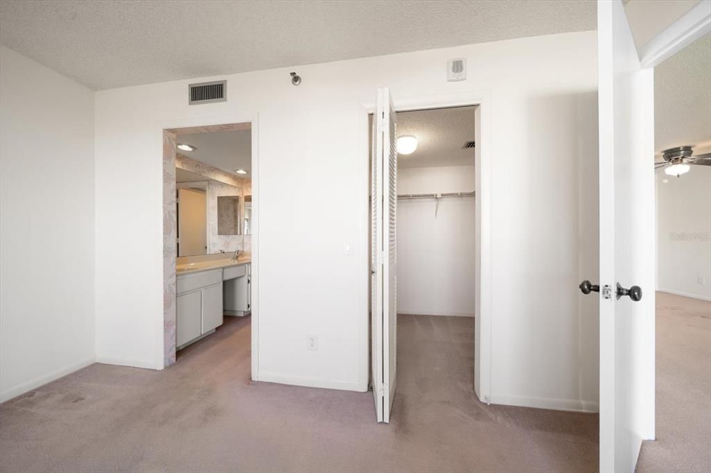 For Sale: $350,000 (2 beds, 2 baths, 1225 Square Feet)