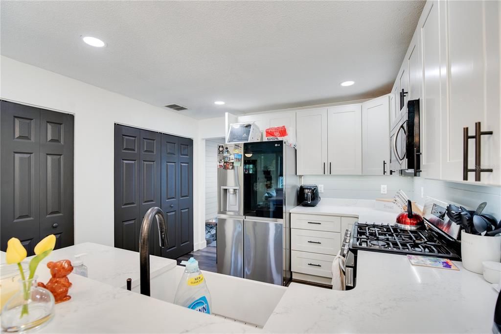 For Sale: $290,000 (2 beds, 1 baths, 1092 Square Feet)