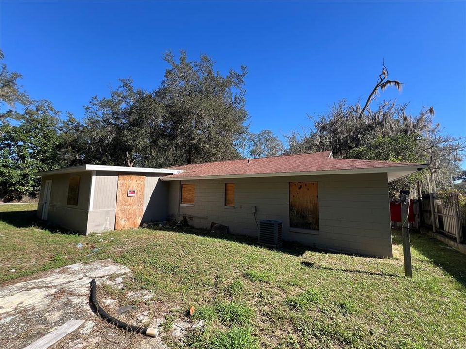 Active With Contract: $200,000 (3 beds, 2 baths, 1308 Square Feet)