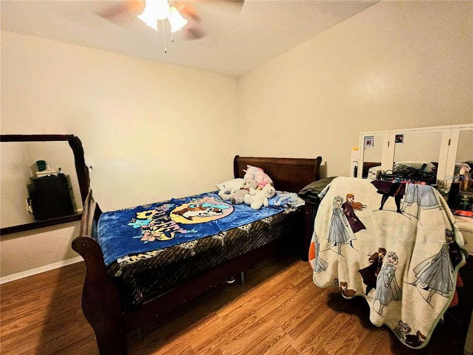 For Sale: $145,900 (2 beds, 1 baths, 912 Square Feet)