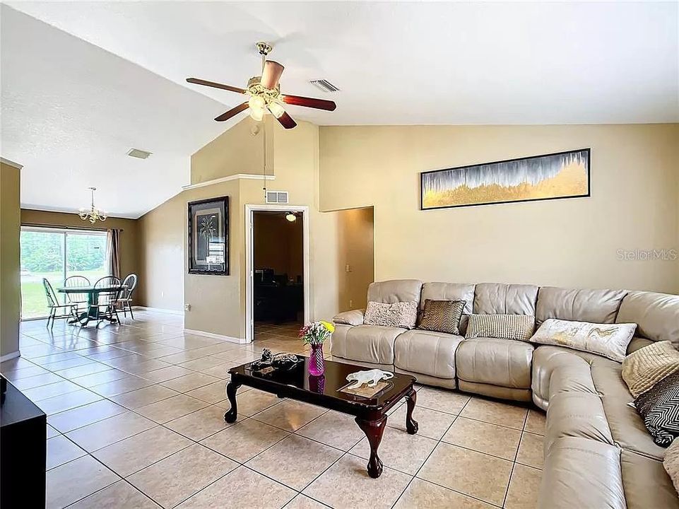 For Sale: $284,900 (3 beds, 2 baths, 1603 Square Feet)