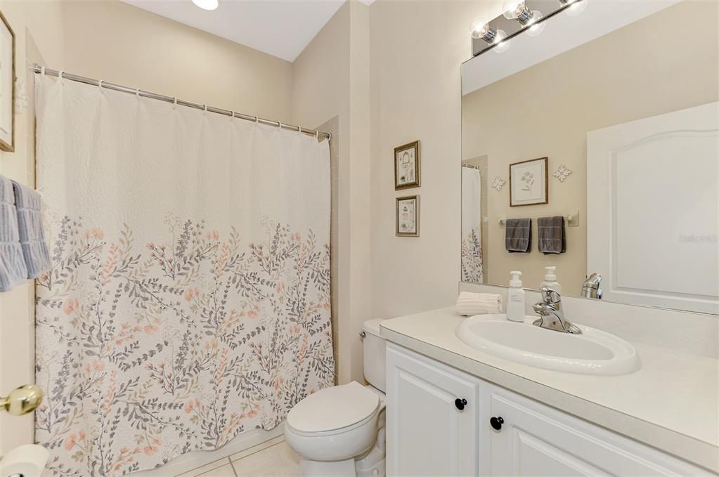 For Sale: $335,000 (2 beds, 2 baths, 1341 Square Feet)