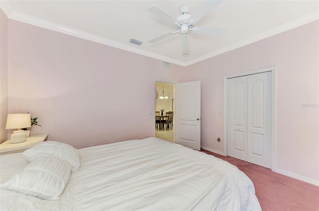 For Sale: $335,000 (2 beds, 2 baths, 1341 Square Feet)