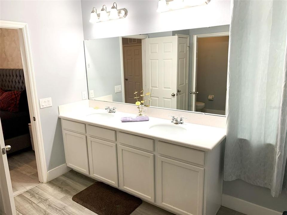 DUAL VANITY SINKS