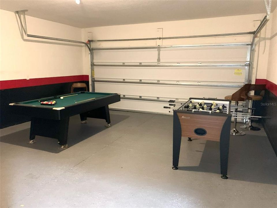 GARAGE GAME ROOM