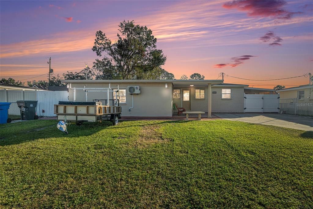 Active With Contract: $450,000 (4 beds, 2 baths, 1751 Square Feet)