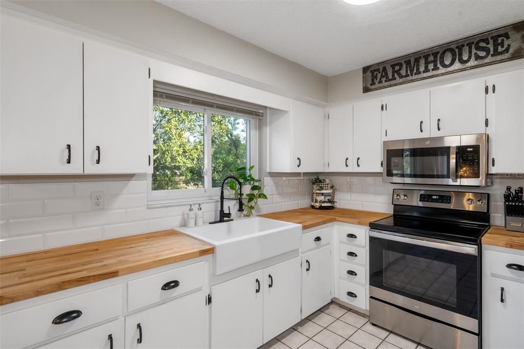 For Sale: $259,000 (2 beds, 2 baths, 979 Square Feet)