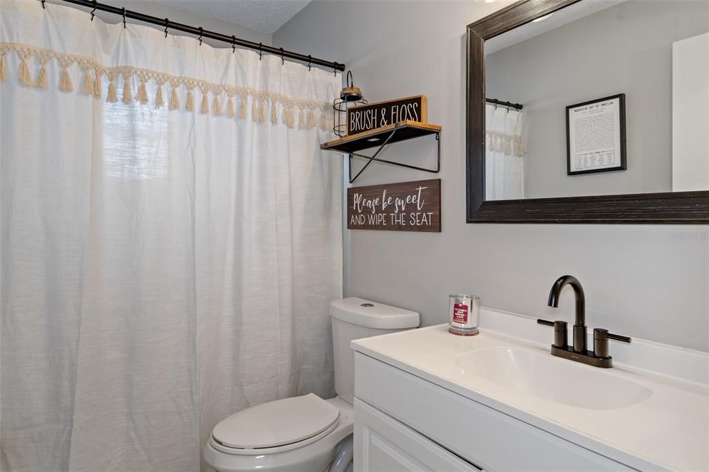 For Sale: $259,000 (2 beds, 2 baths, 979 Square Feet)