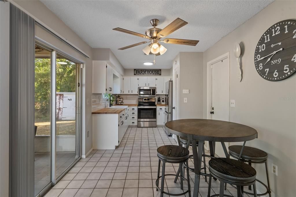 For Sale: $259,000 (2 beds, 2 baths, 979 Square Feet)