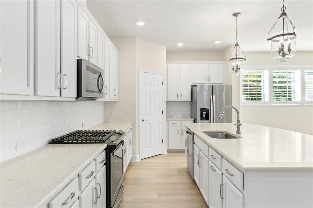 Active With Contract: $489,900 (2 beds, 2 baths, 1939 Square Feet)