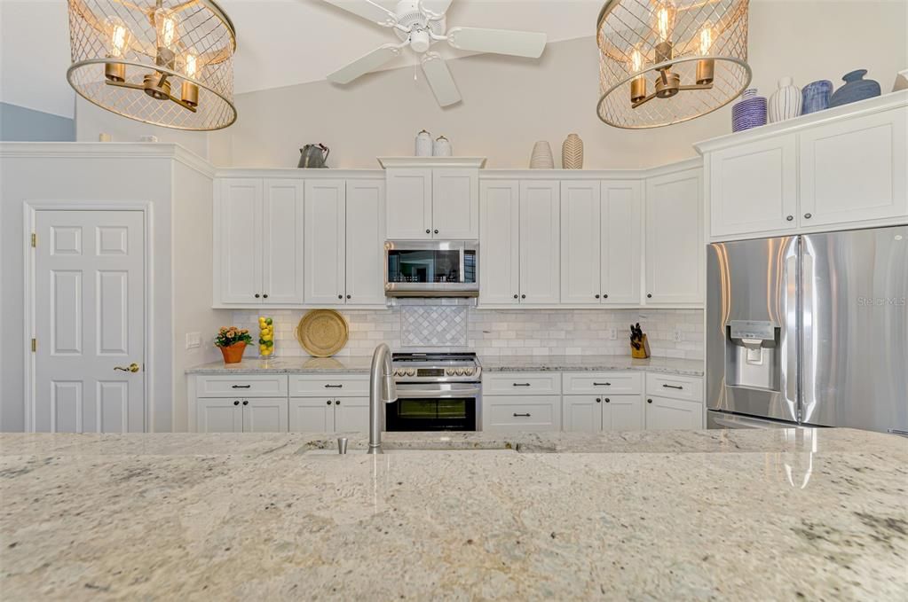 BEAUTIFUL KITCHEN WITH CLOSET PANTRY ON THE LEFT