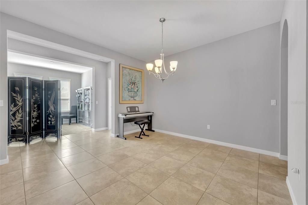 For Sale: $375,000 (2 beds, 2 baths, 1612 Square Feet)