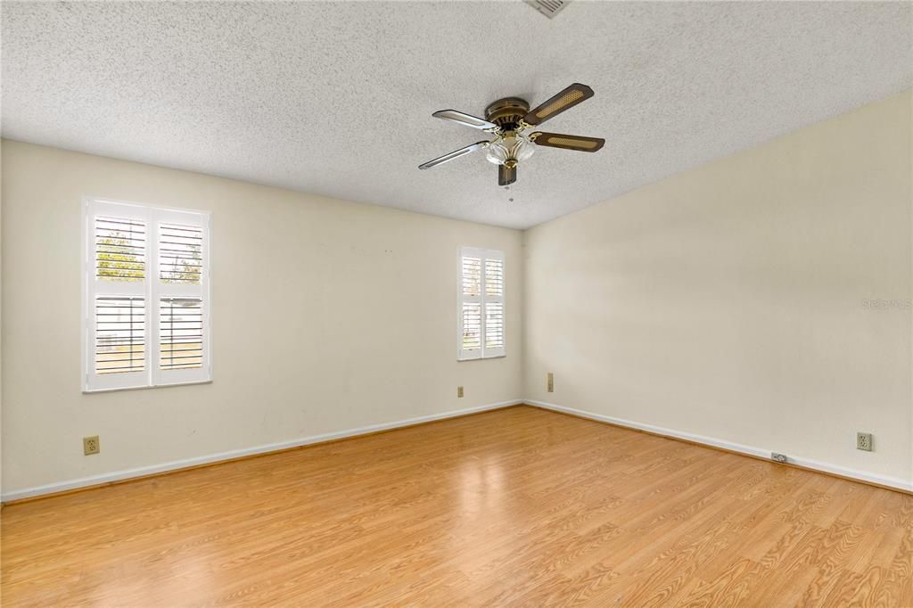 For Sale: $162,500 (2 beds, 2 baths, 1040 Square Feet)