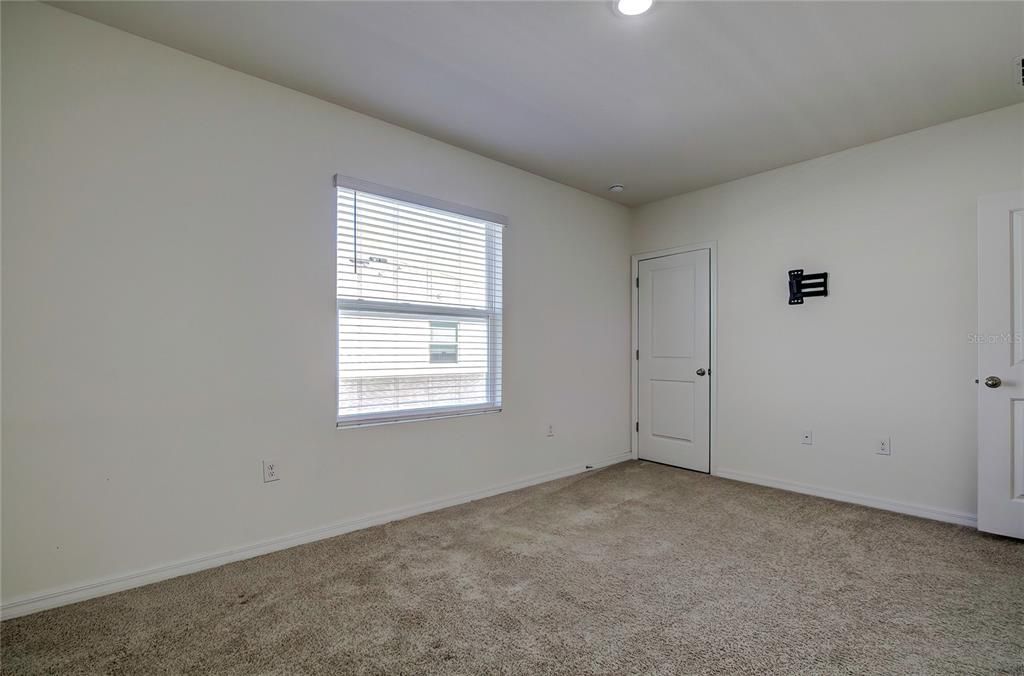 For Rent: $2,300 (3 beds, 2 baths, 1673 Square Feet)