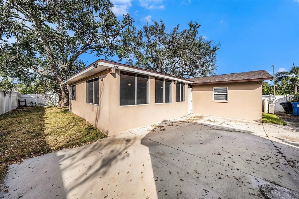 For Sale: $525,000 (3 beds, 2 baths, 1988 Square Feet)