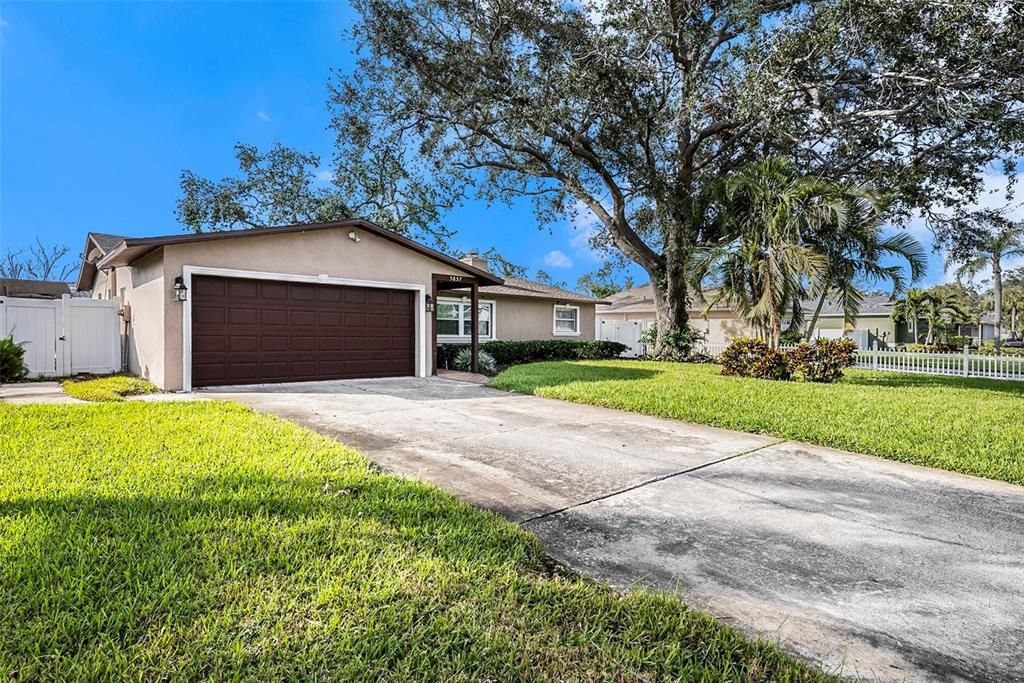 For Sale: $525,000 (3 beds, 2 baths, 1988 Square Feet)