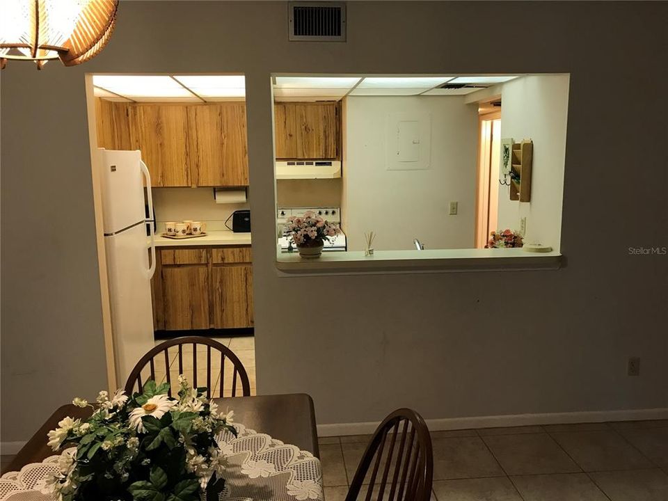 For Sale: $168,900 (2 beds, 2 baths, 897 Square Feet)