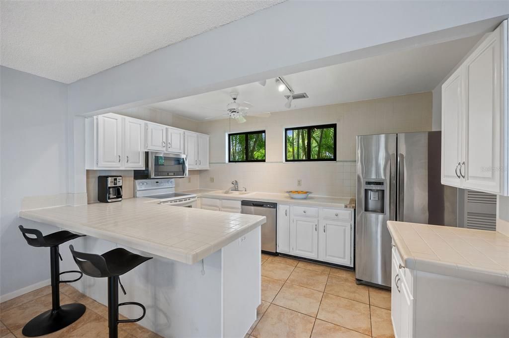 Kitchen with Breakfast Bar