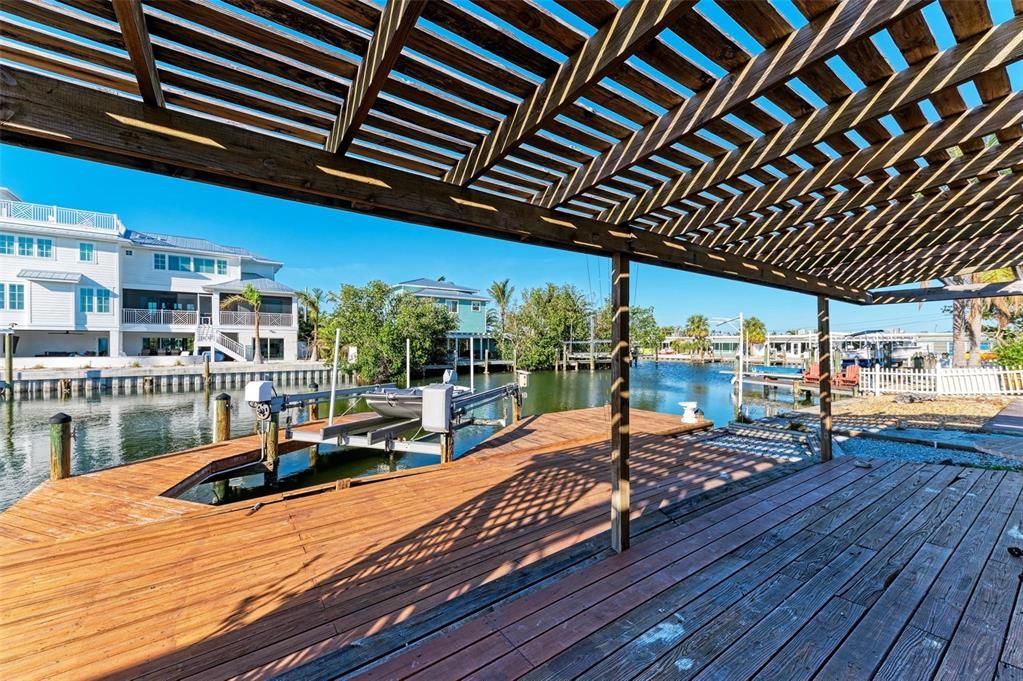 Spacious dock with boat lift