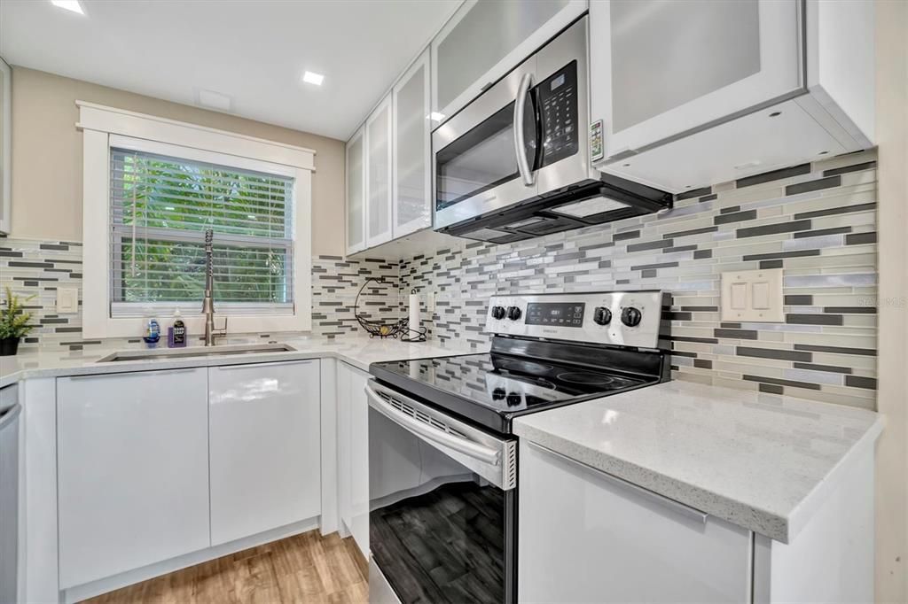 Active With Contract: $379,000 (3 beds, 2 baths, 1276 Square Feet)