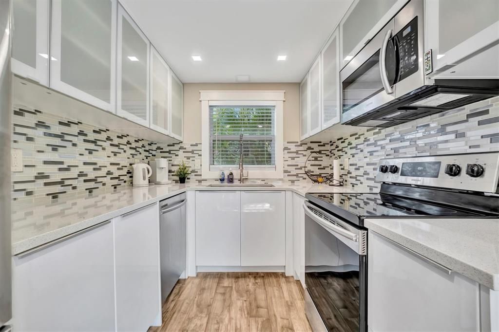 Active With Contract: $379,000 (3 beds, 2 baths, 1276 Square Feet)