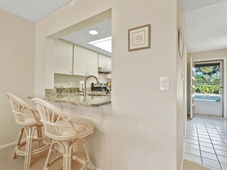 For Sale: $284,900 (2 beds, 2 baths, 1182 Square Feet)