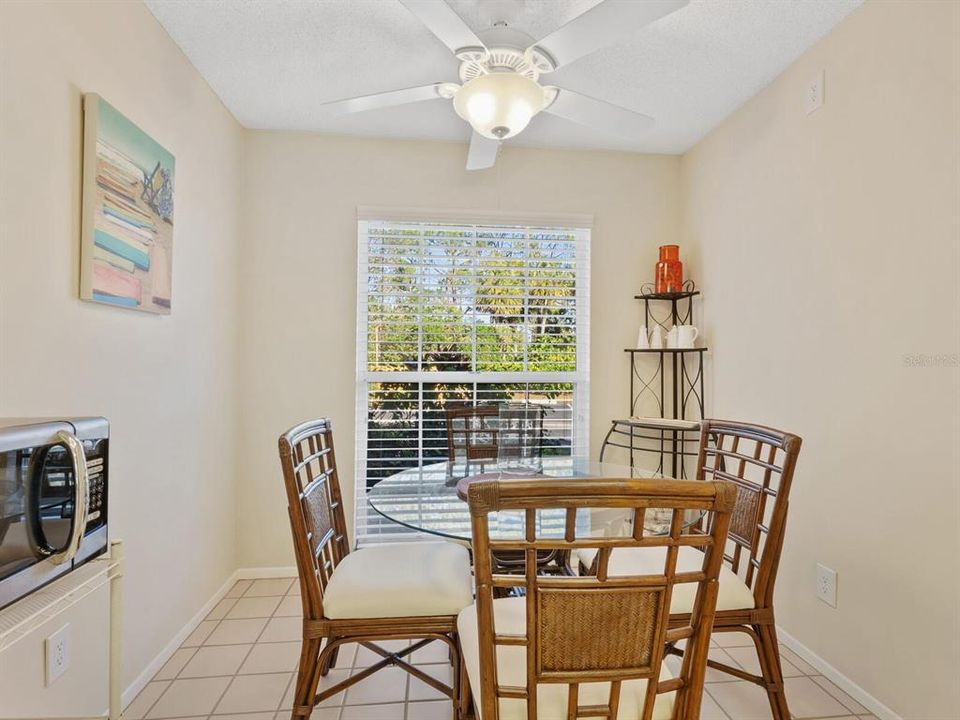 For Sale: $284,900 (2 beds, 2 baths, 1182 Square Feet)